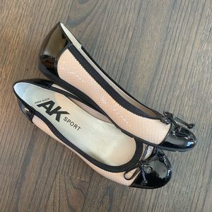 Like new Anne Klein Sport beige snakeskin and black patton flats. Size 9,